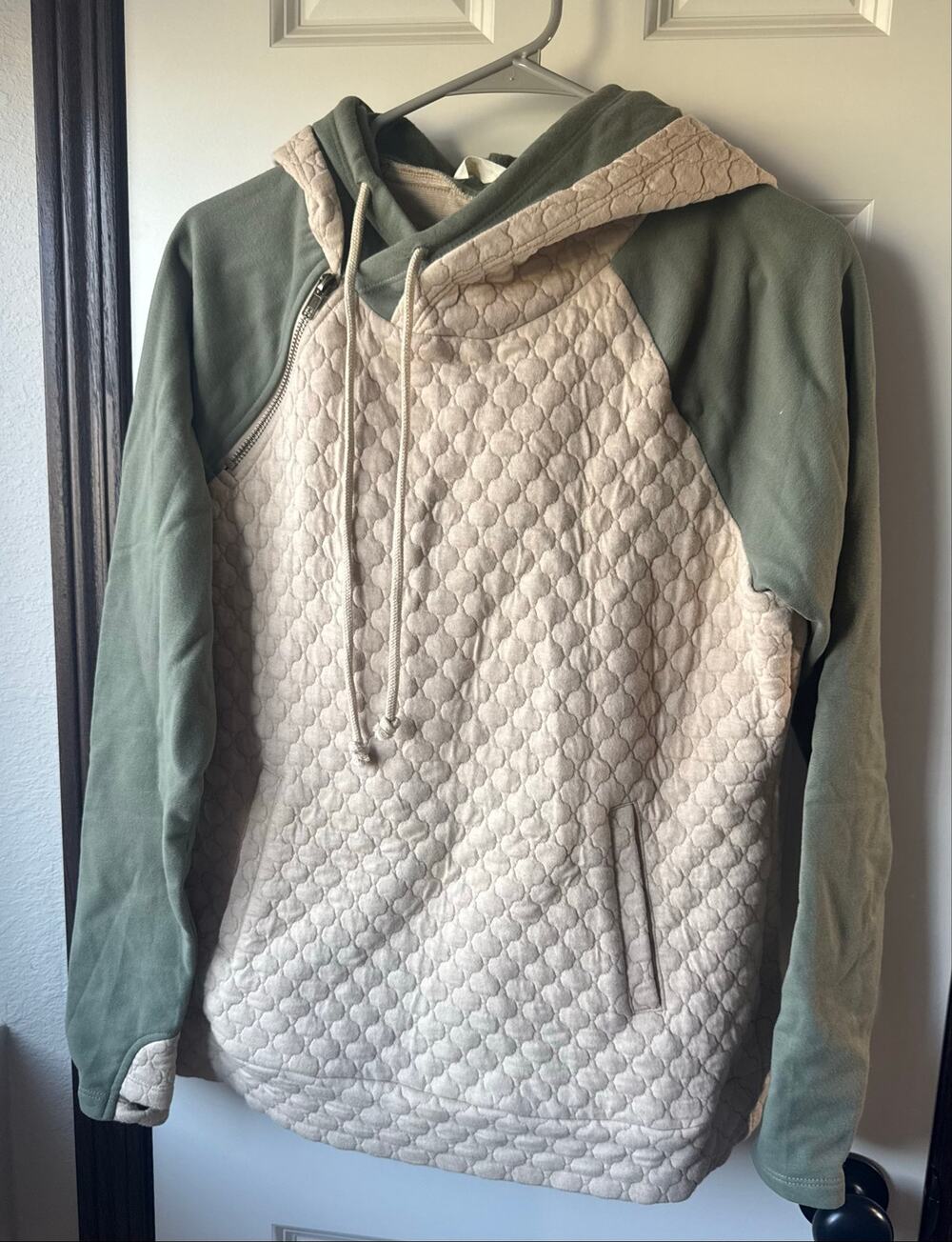 Doe & Rae Quilted Asymmetrical Zip Hoodie Sage Green Cream Size Small